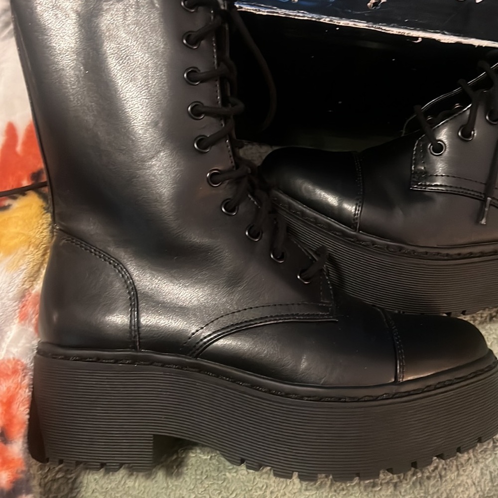 Boots - Picture 2 of 10